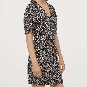 H&M buttoned down print puff-sleeved casual dress